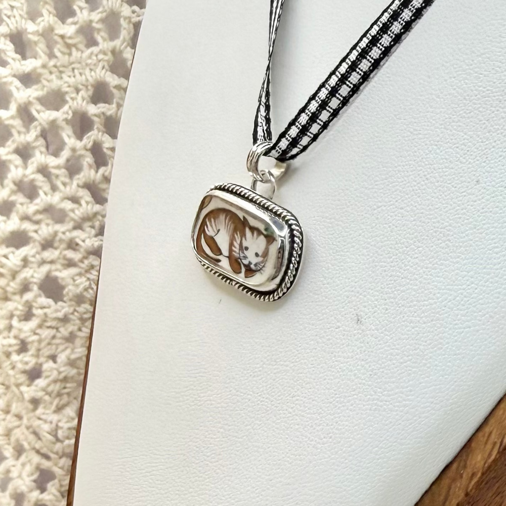 Barry Cat Pendant